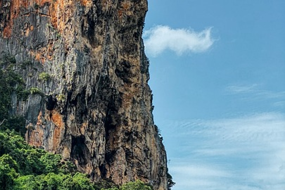 Experience Serenity: The Best Hotels Near Wat Phra Kaew for Your Next Stay